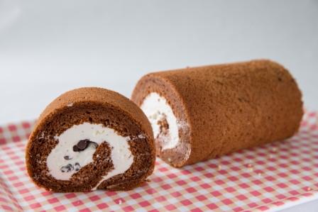 新作　和栗とヘーゼルナッツのロールケーキ