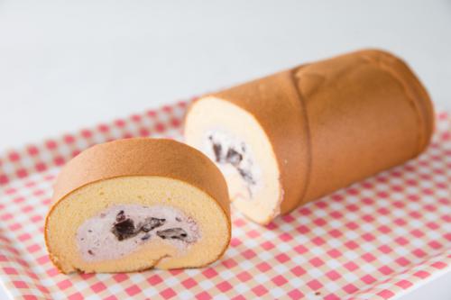 超ふわふわスフレ生地で巻いた　ここだけのコーヒーわらび餅入りロールケーキ　冷凍便でお届け