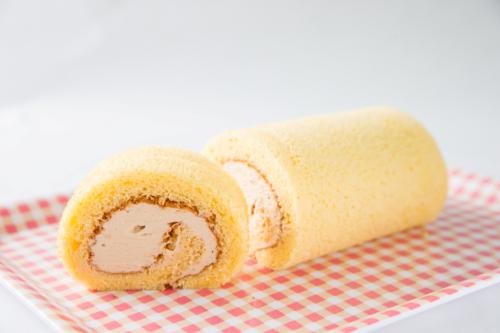  キャラメルロールケーキ　　冷凍便でお届け
