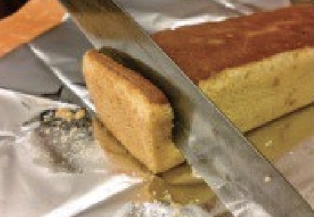 切るときは下に押すのではなく前後に動かむ